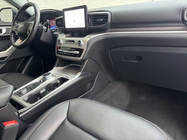 Certified 2021 Ford Explorer XLT w/ Equipment Group 202A image 16