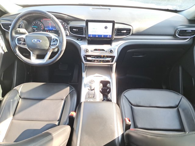 Certified 2022 Ford Explorer XLT w/ Equipment Group 202A image 15