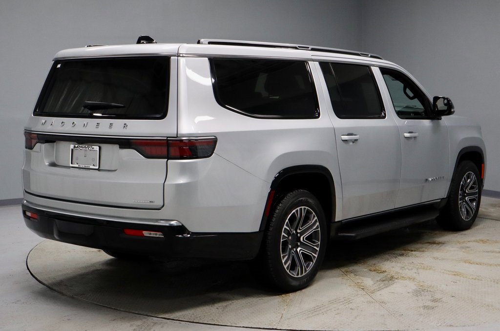 Used 2024 Jeep Wagoneer L Series II w/ Flexible Seating Group image 13