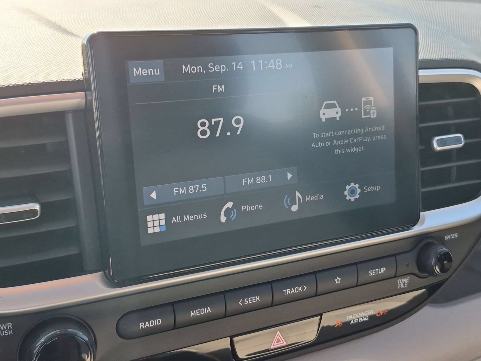 Used 2025 Hyundai Venue SEL FWD image 24