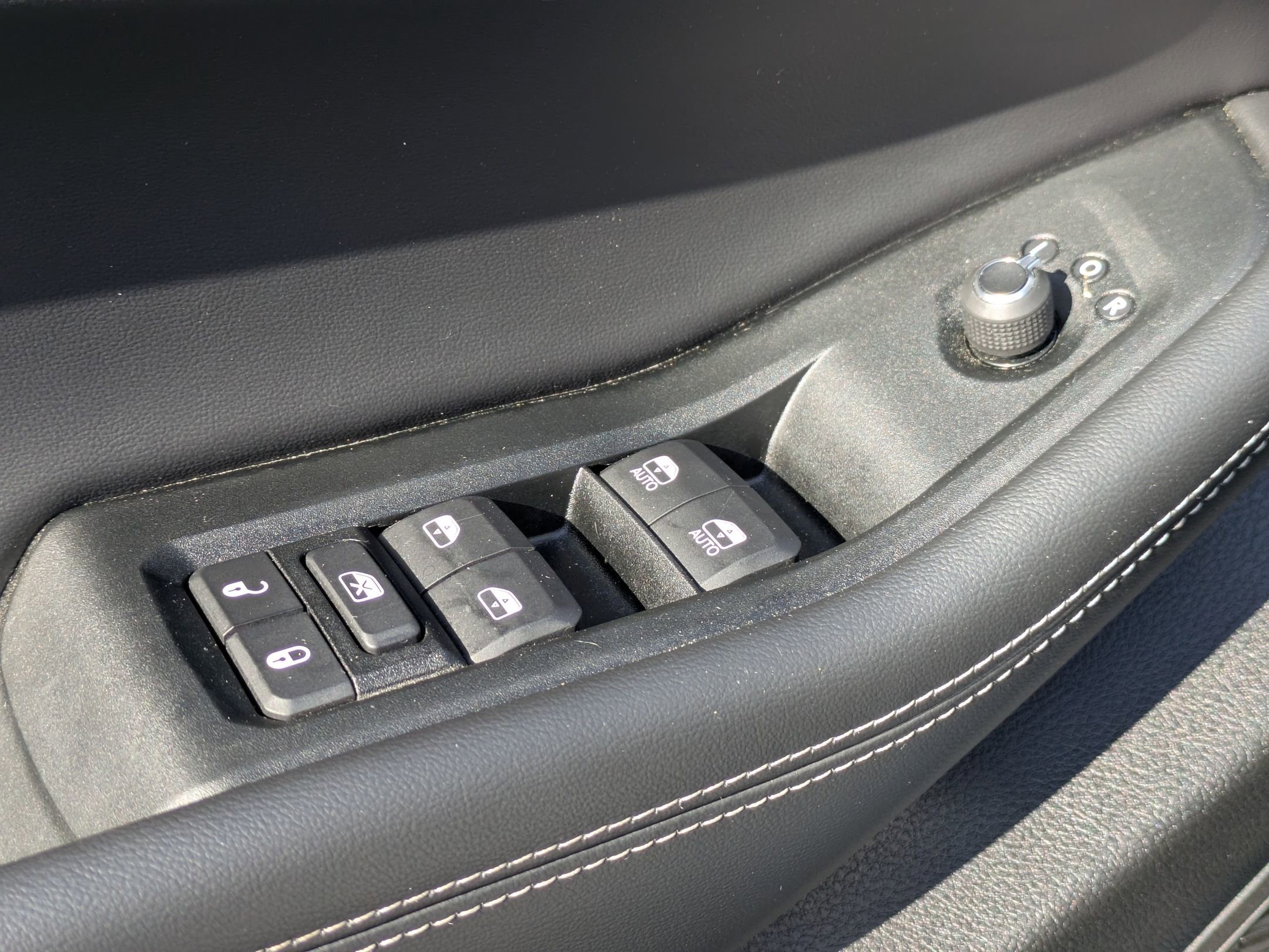 Used 2025 Jeep Grand Cherokee Laredo w/ Luxury Tech Group I image 11