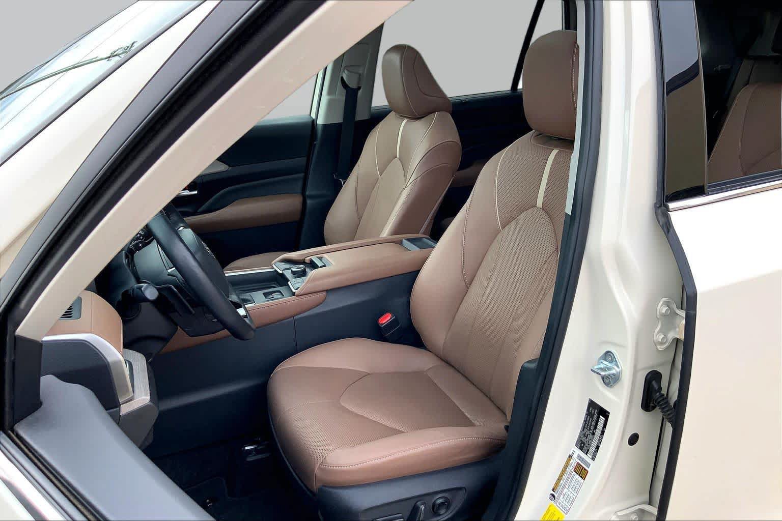 Used 2024 Toyota Grand Highlander AWD image 8