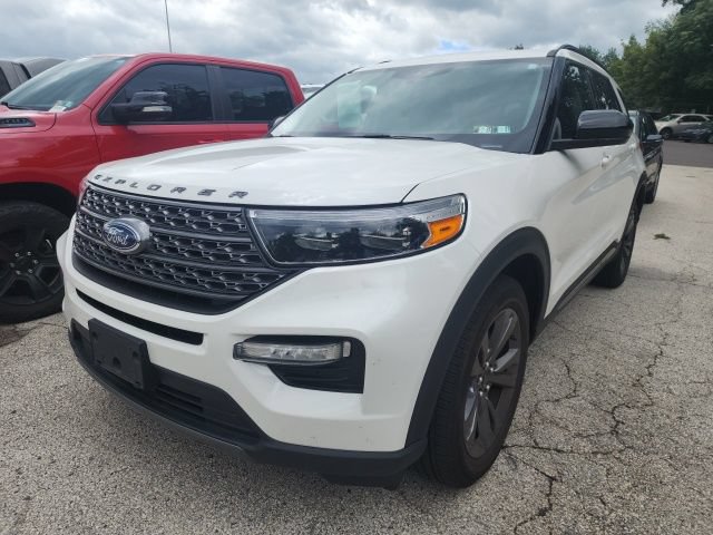 Certified 2024 Ford Explorer XLT w/ Equipment Group 202A AWD/4WD image 1
