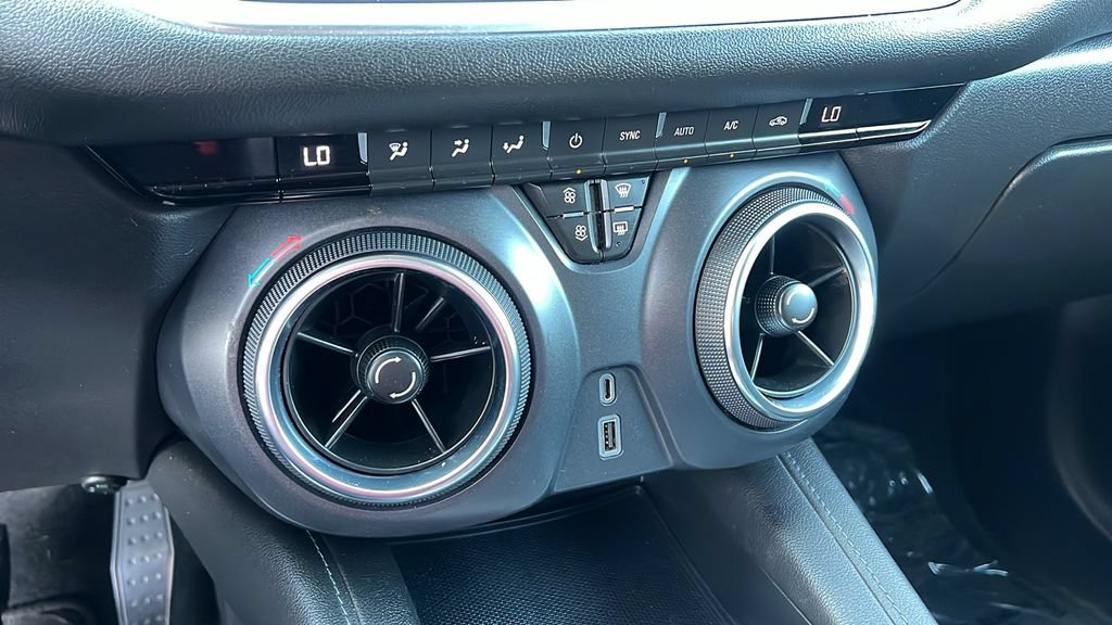 Used 2020 Chevrolet Blazer LT FWD image 18