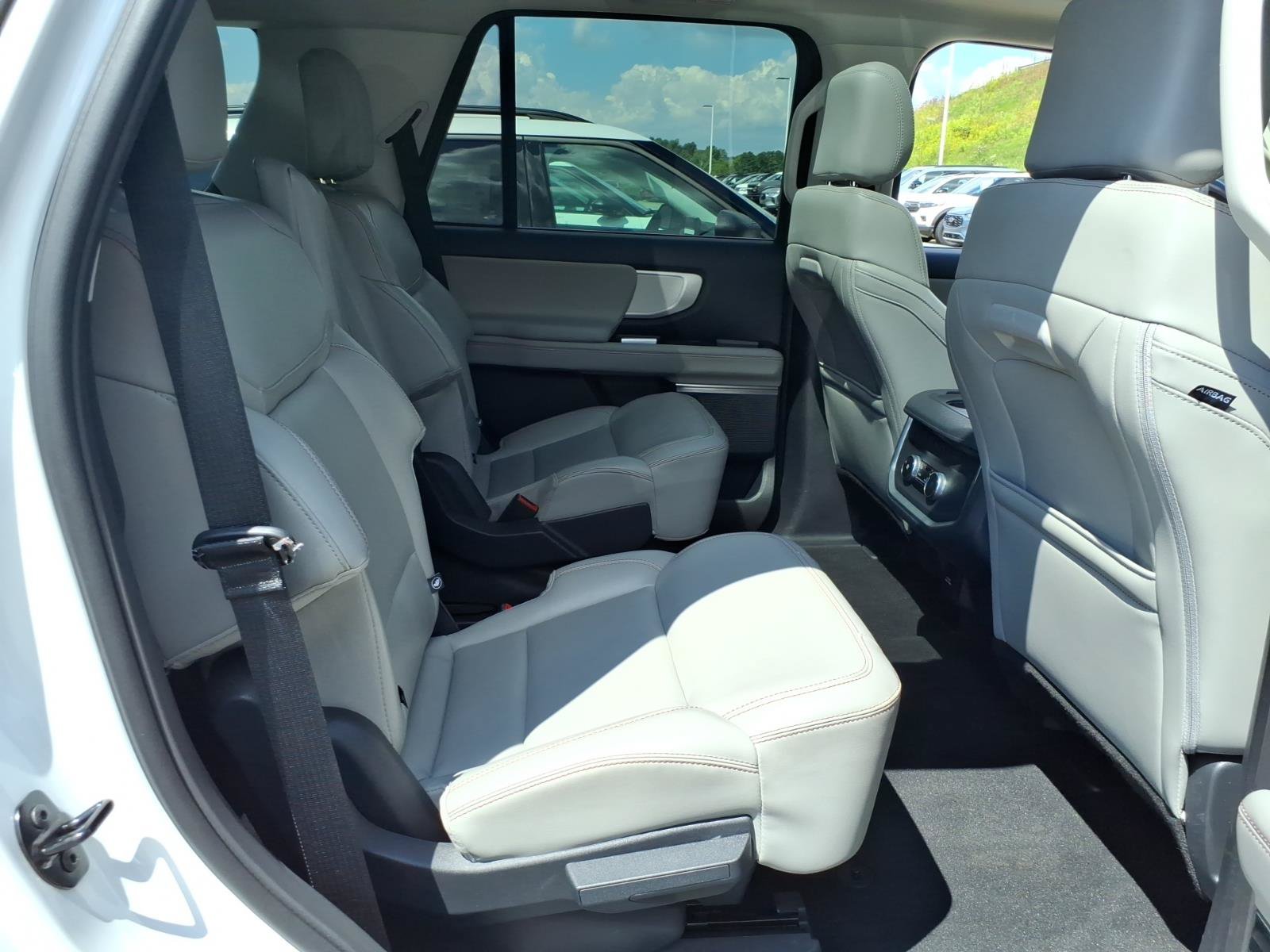 Certified 2025 Ford Expedition Active AWD/4WD image 8
