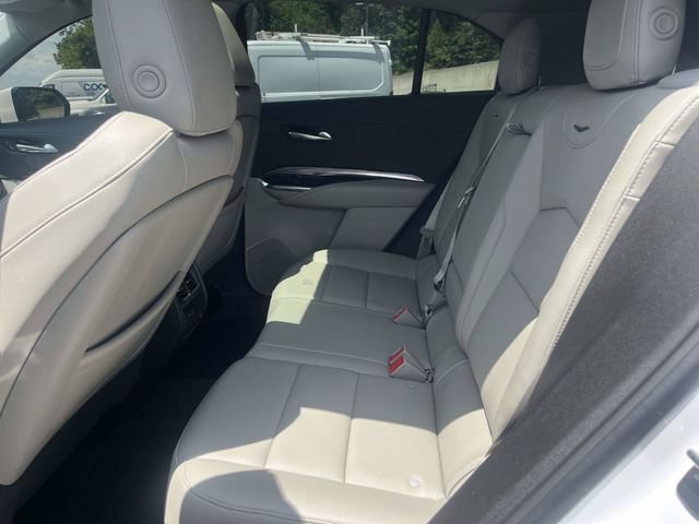 Used 2023 Cadillac XT4 Luxury w/ Cold Weather Package FWD image 15