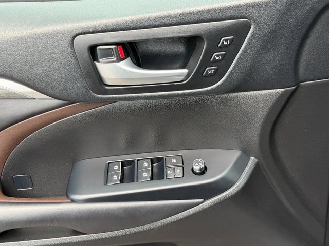 Used 2018 Toyota Highlander Limited AWD/4WD image 21
