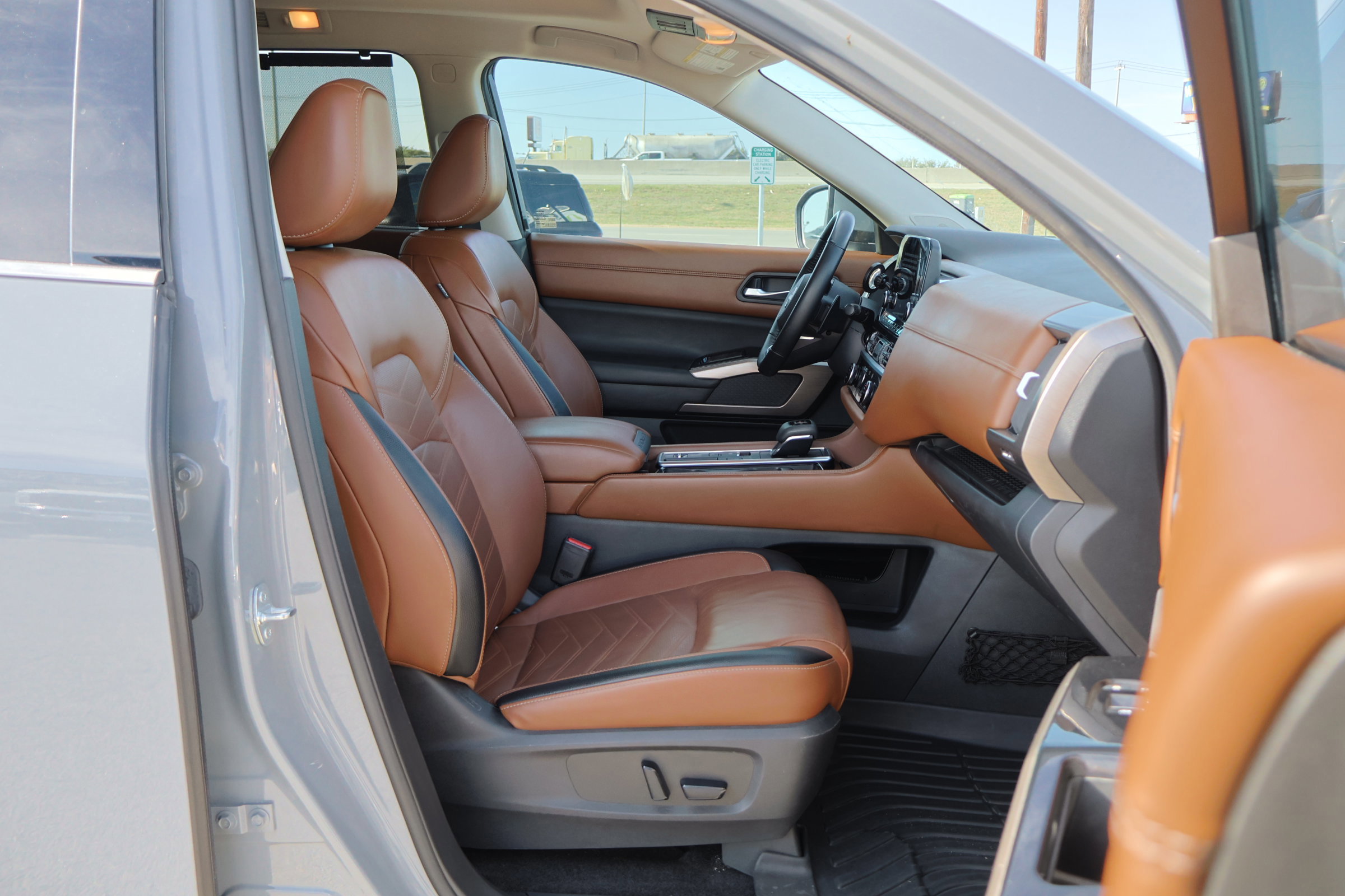 Used 2022 Nissan Pathfinder Platinum w/ Cargo Package image 47