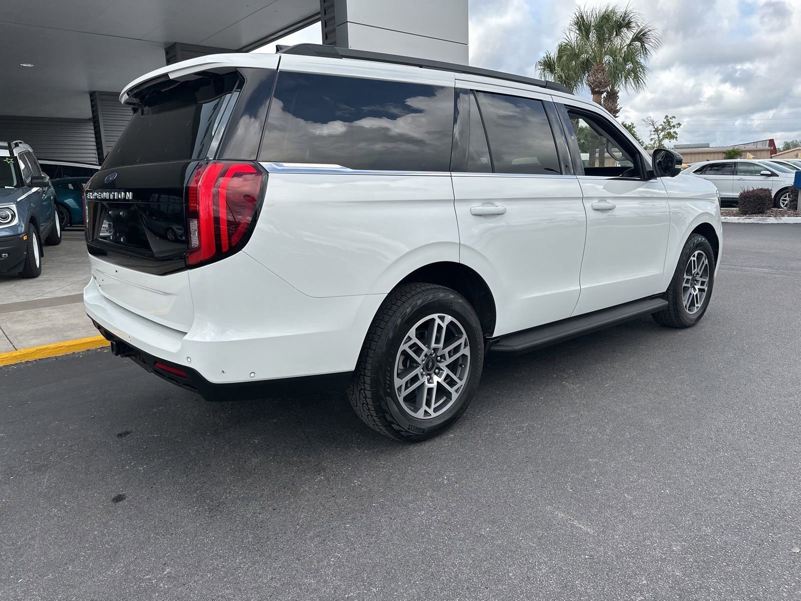 Certified 2025 Ford Expedition Active AWD/4WD image 4