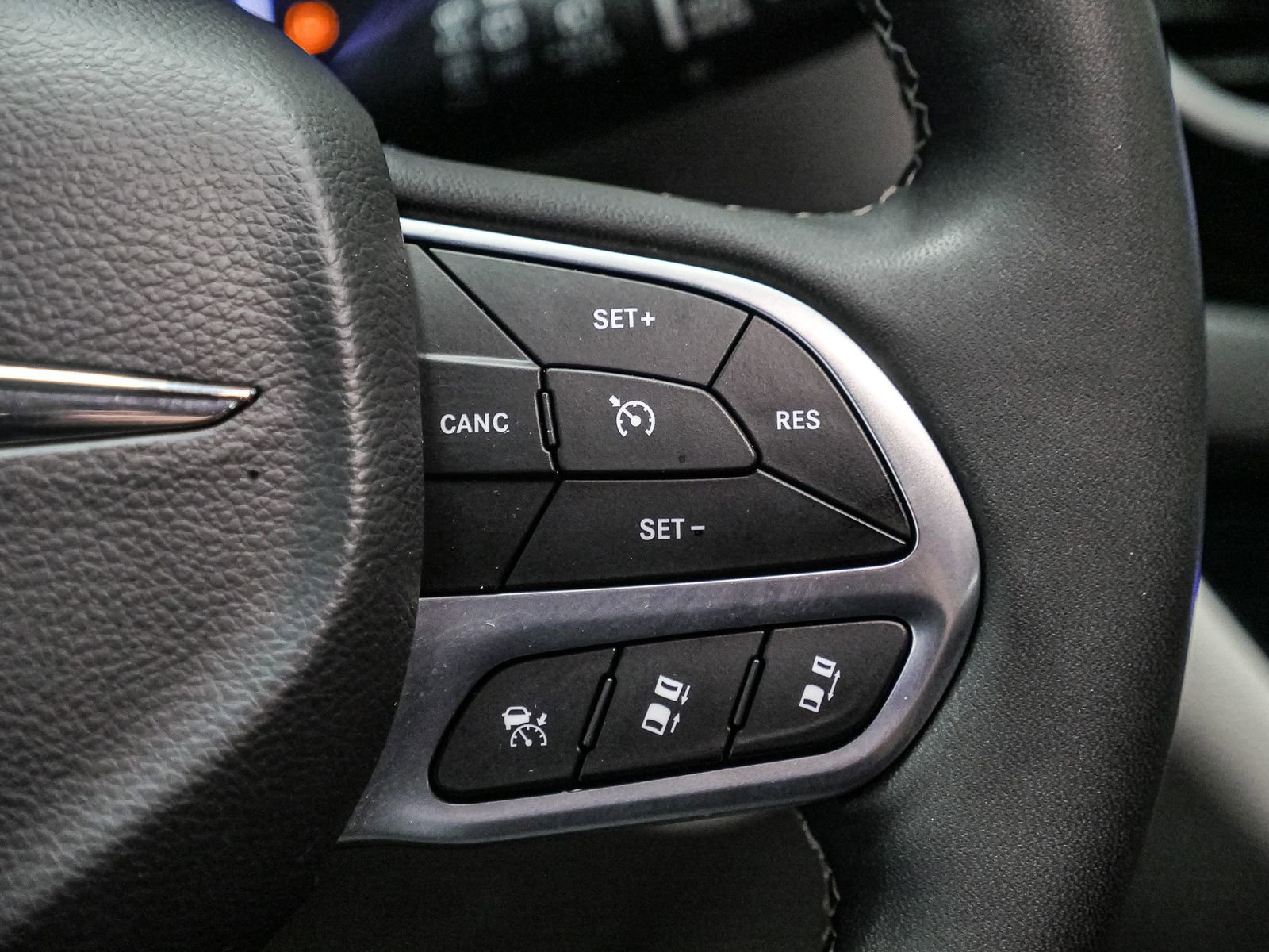 Used 2024 Chrysler Pacifica Touring-L image 36