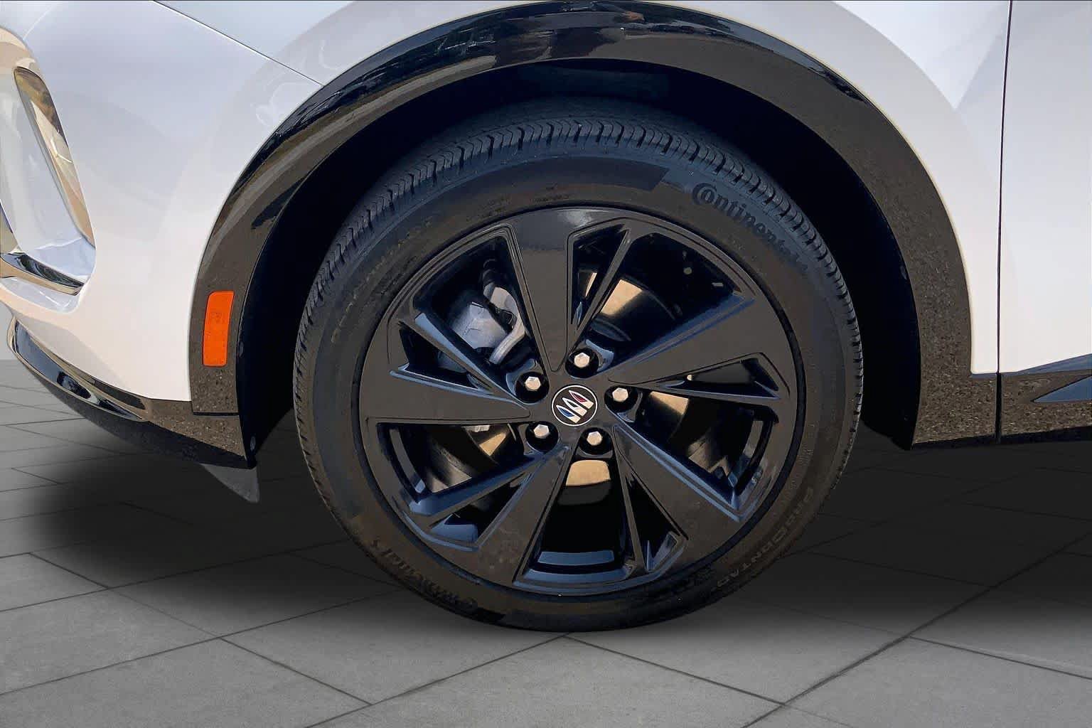 Used 2025 Buick Envision Sport Touring AWD/4WD image 11