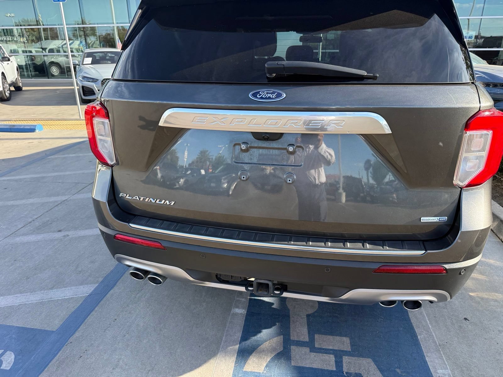 Certified 2020 Ford Explorer Platinum w/ Premium Technology Package AWD/4WD image 6