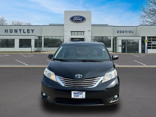 Used 2017 Toyota Sienna XLE Premium AWD/4WD image 2