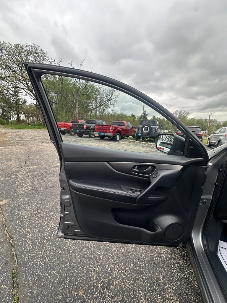 Used 2021 Nissan Rogue Sport S image 11