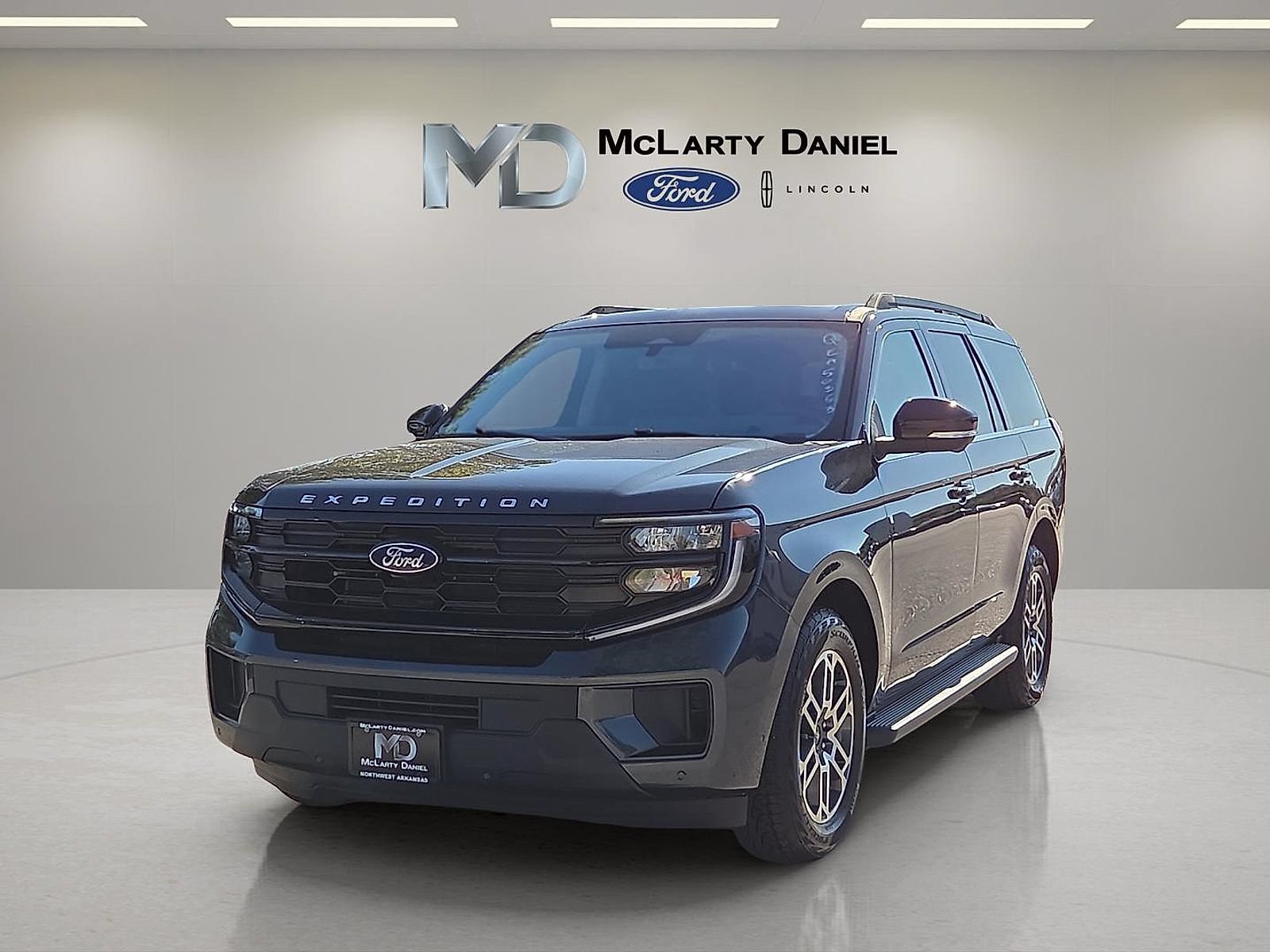 Certified 2025 Ford Expedition Active AWD/4WD image 2