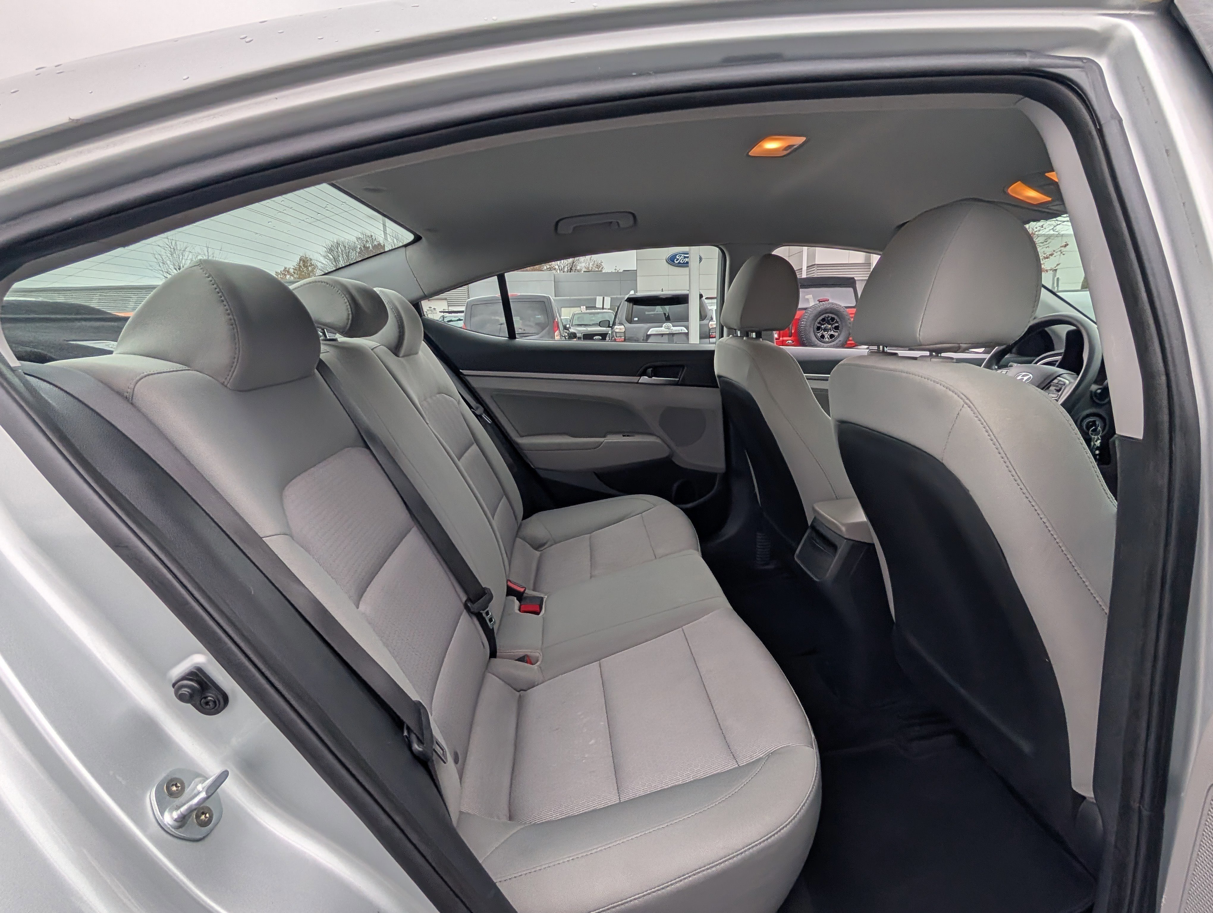 Used 2017 Hyundai Elantra SE image 11