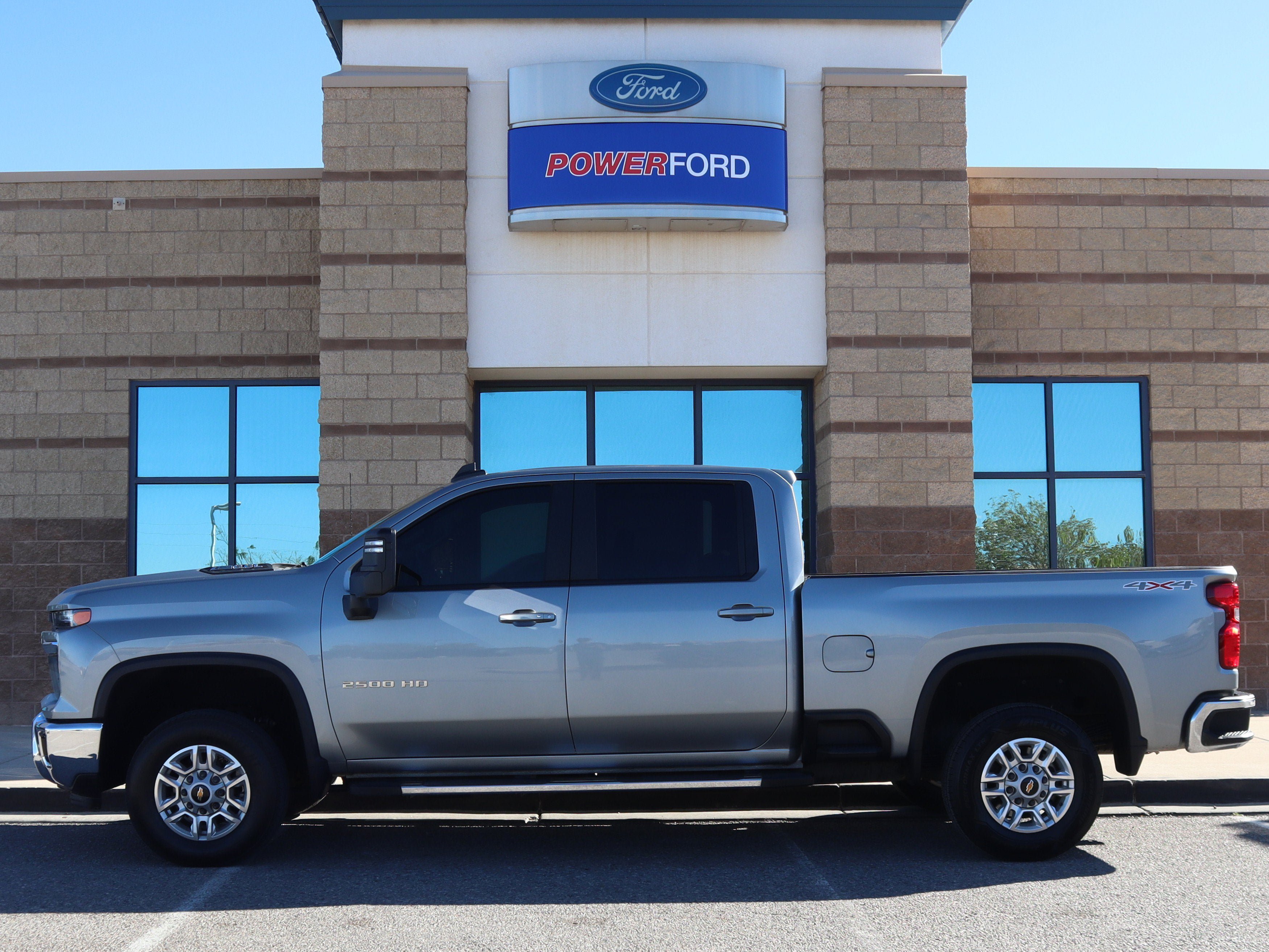 Used 2025 Chevrolet Silverado 2500 LT w/ Convenience Package AWD/4WD image 9