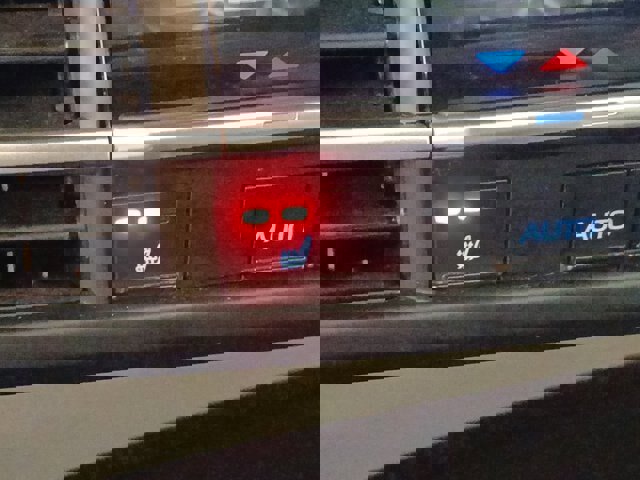 Used 2023 Toyota Sienna XLE image 18