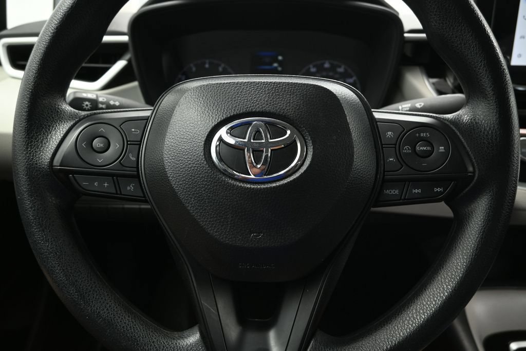 Used 2025 Toyota Corolla LE w/ Convenience Package FWD image 28