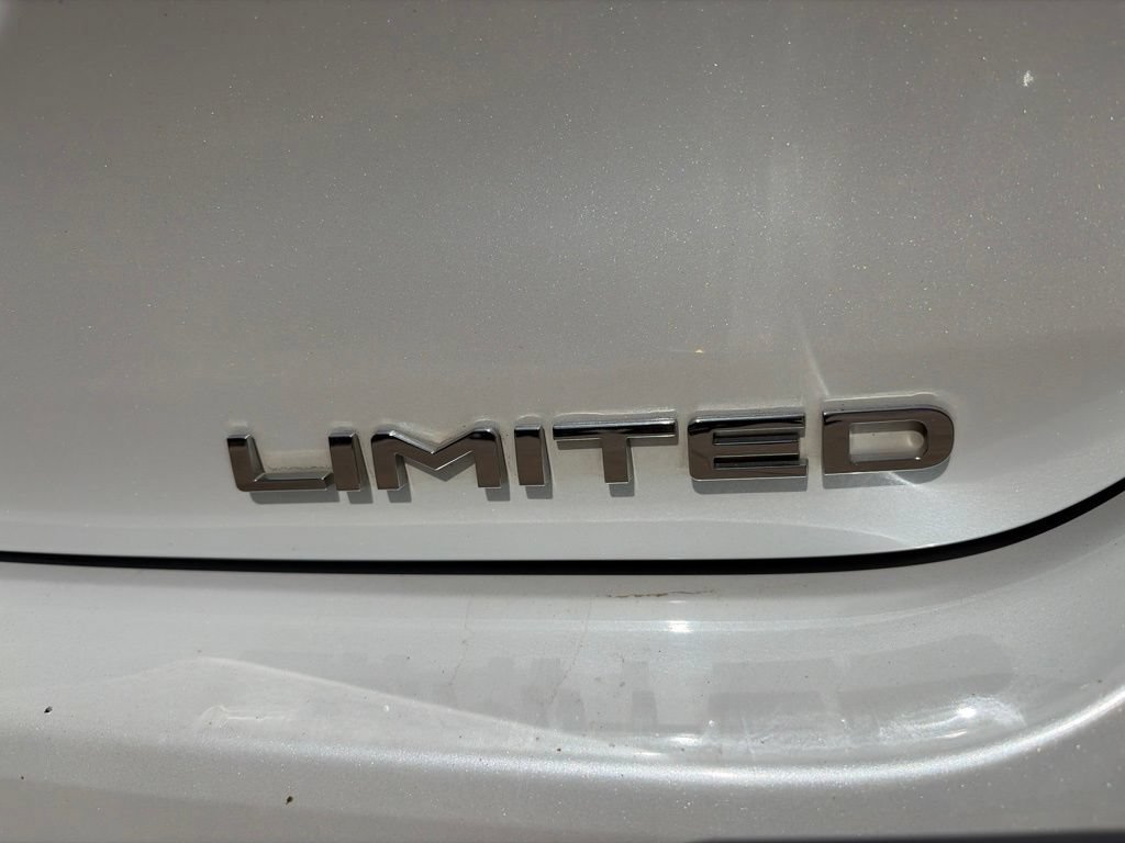 Used 2023 Toyota Highlander Limited FWD image 15