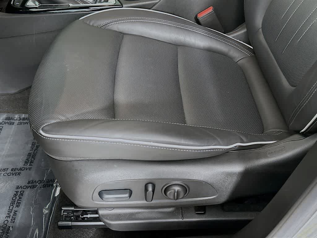 Used 2024 Buick Encore GX Avenir w/ Avenir Technology Package FWD image 30