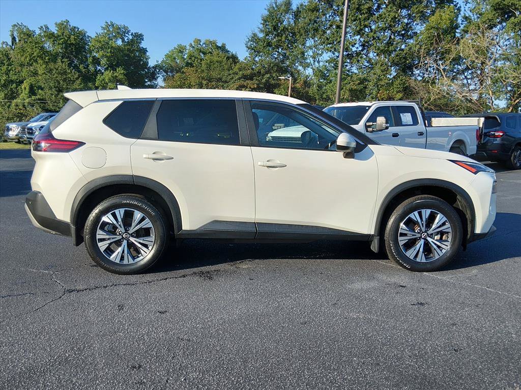 Used 2023 Nissan Rogue SV AWD/4WD image 3