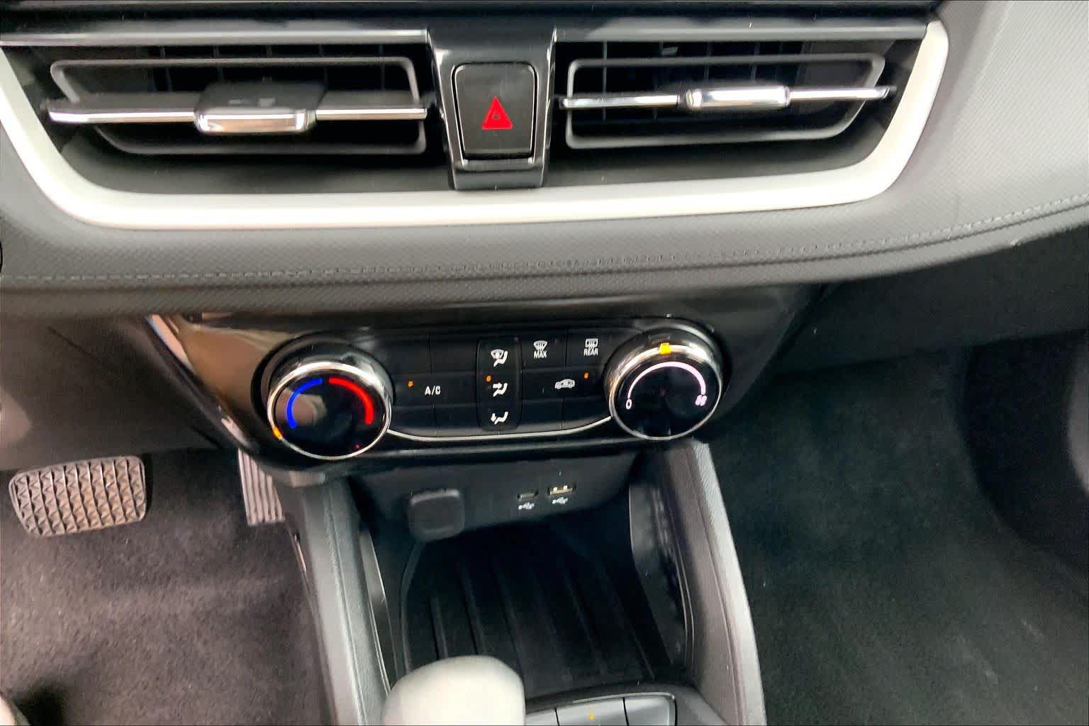Used 2025 Chevrolet TrailBlazer LT FWD image 35