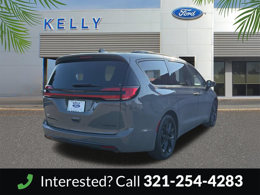 Used 2025 Chrysler Pacifica Limited FWD image 6