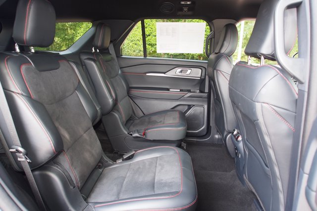 Certified 2025 Ford Explorer ST AWD/4WD image 13