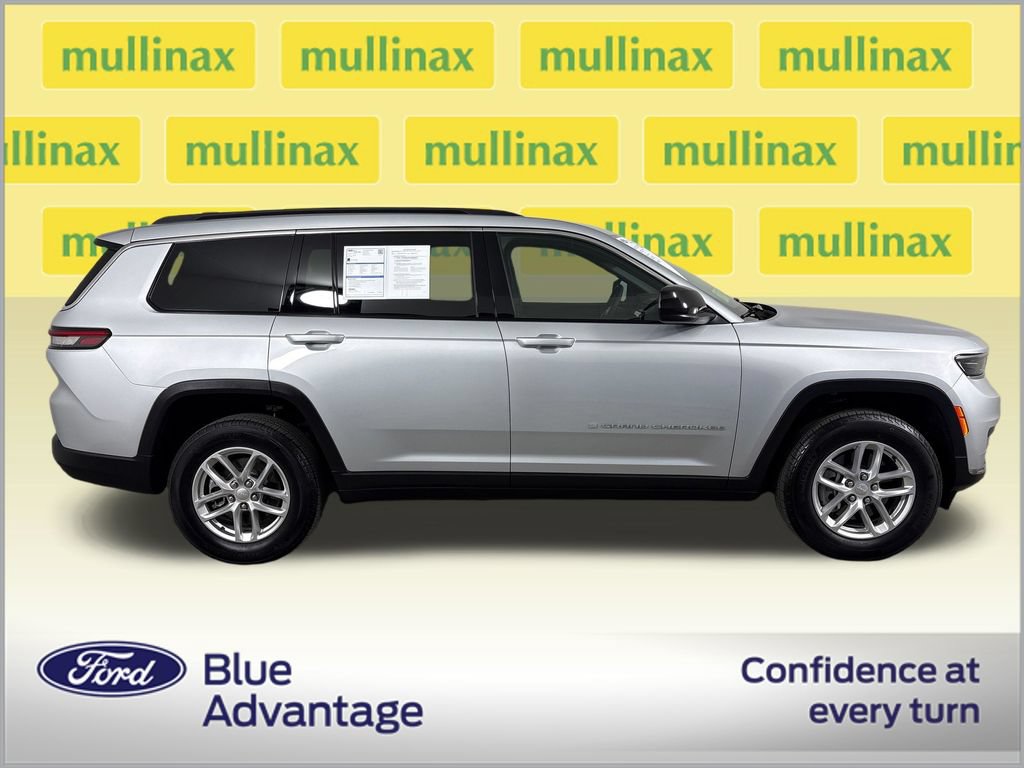 Used 2025 Jeep Grand Cherokee L Laredo RWD image 2