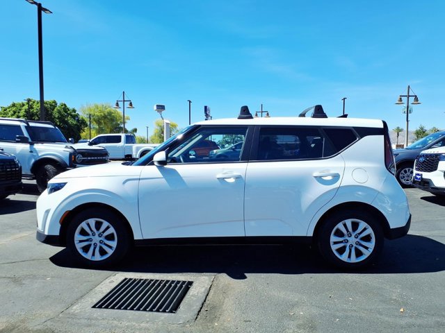 Used 2023 Kia Soul LX image 3
