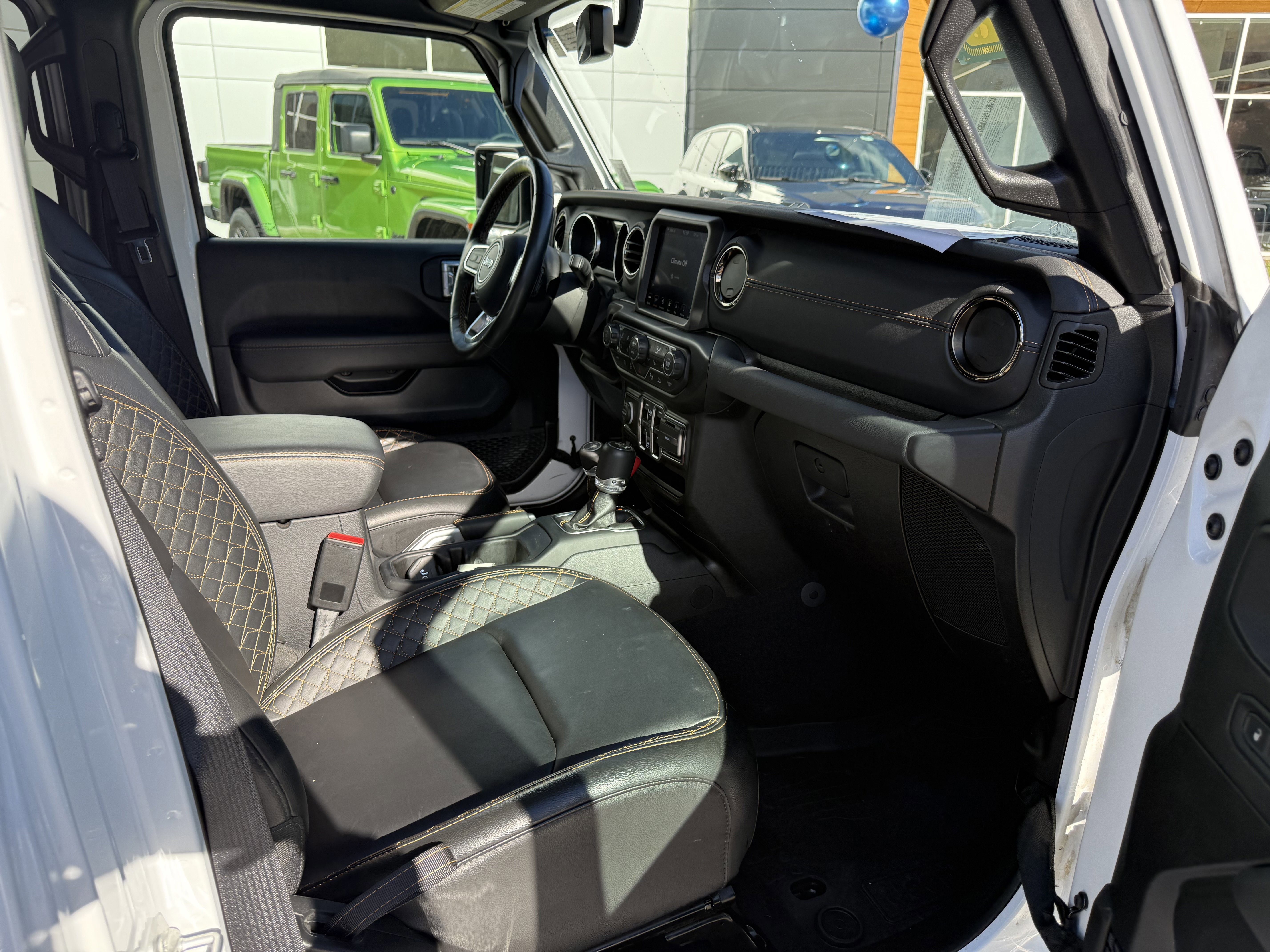 Used 2022 Jeep Wrangler Unlimited Sahara AWD/4WD image 11