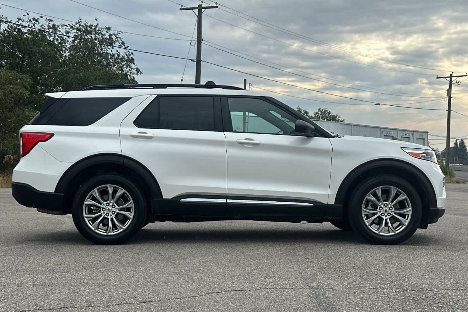 Certified 2020 Ford Explorer XLT w/ Equipment Group 202A AWD/4WD image 8