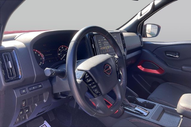 Used 2025 Nissan Frontier PRO-4X AWD/4WD image 15