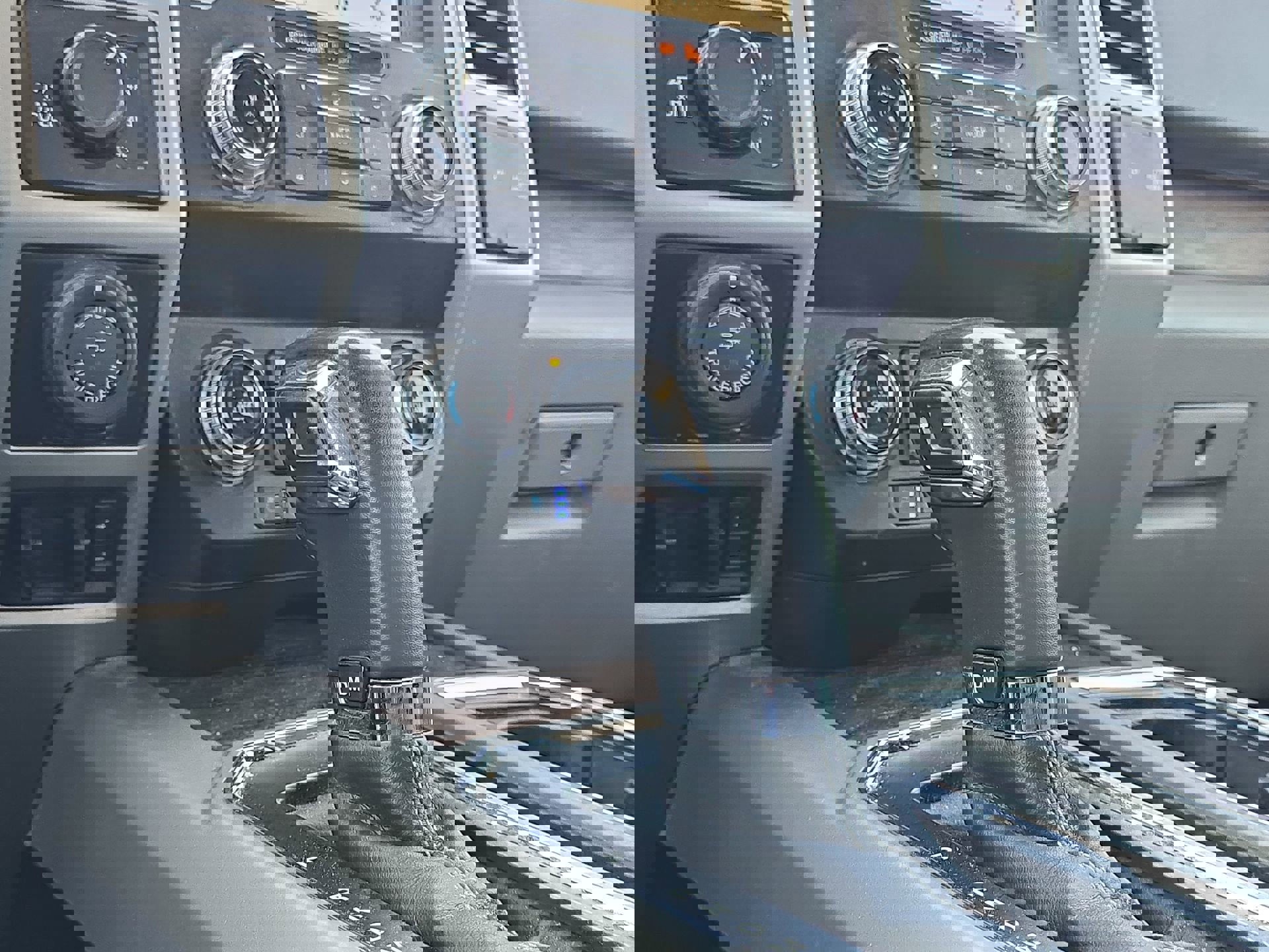 Certified 2019 Ford F150 Lariat w/ Equipment Group 502A Luxury image 19