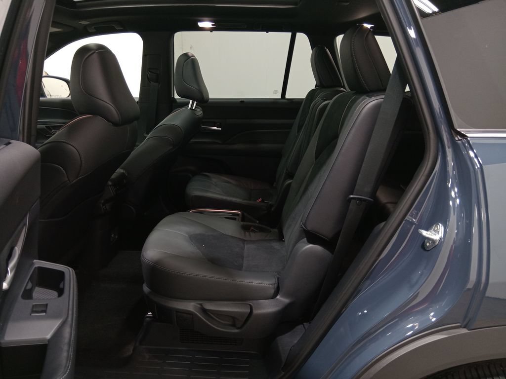 Used 2025 Toyota Grand Highlander AWD Hybrid image 16