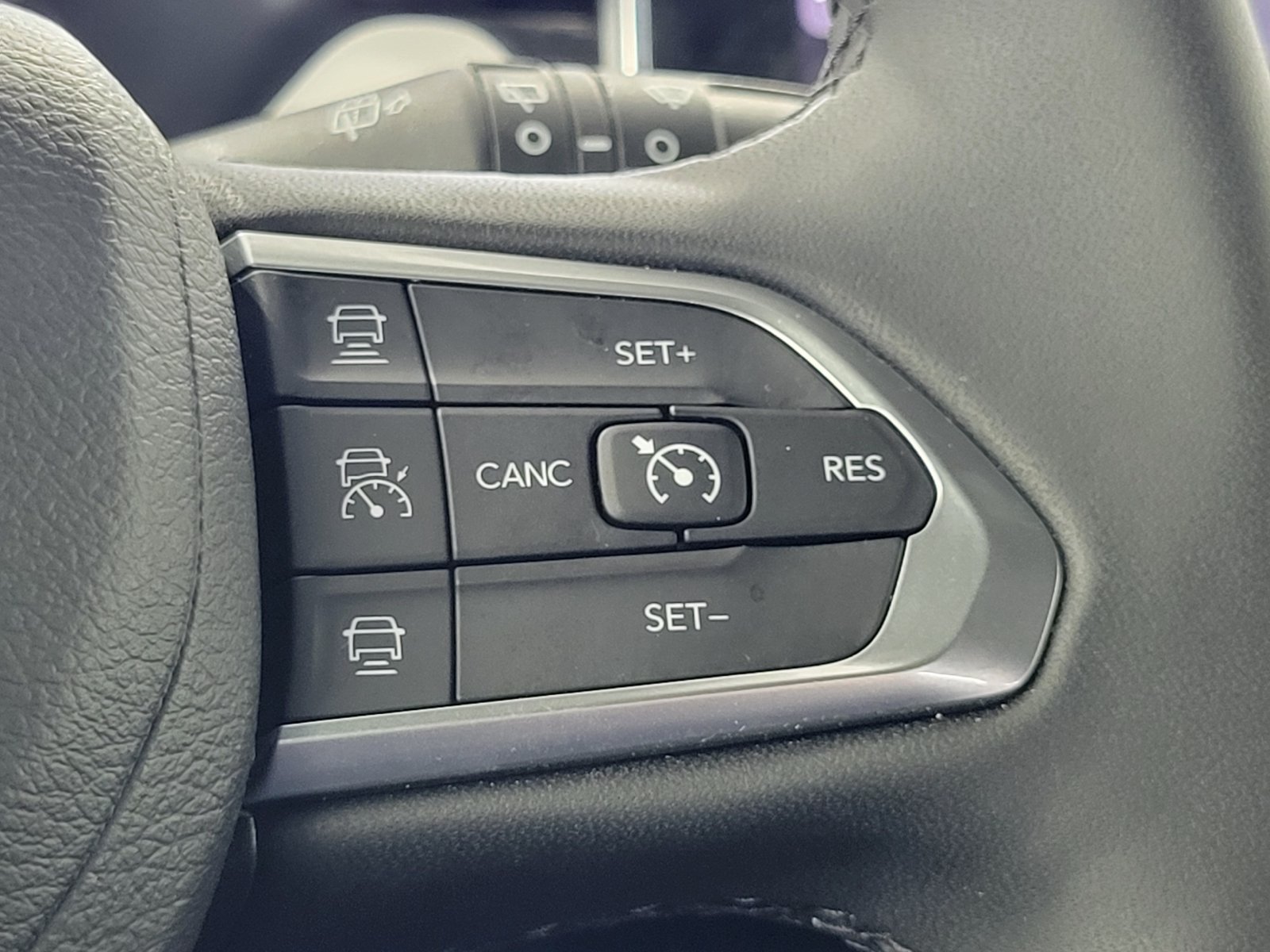 Used 2025 Jeep Compass Limited AWD/4WD image 16