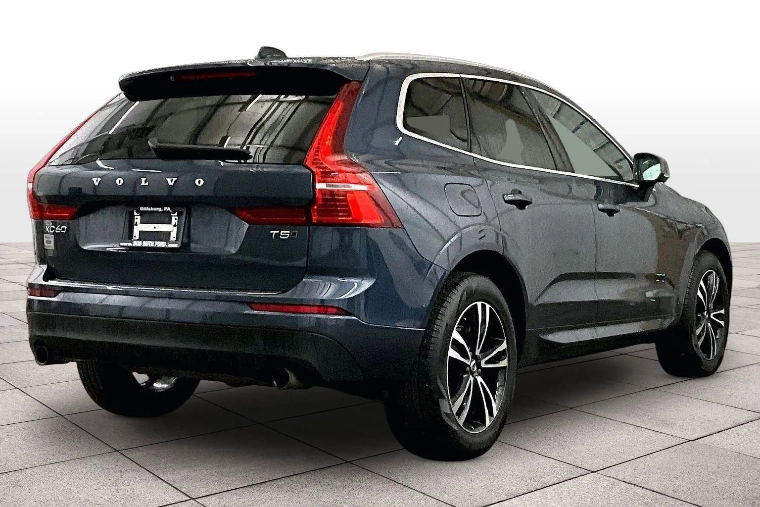 Used 2021 Volvo XC60 T5 Momentum w/ Premium Package image 11