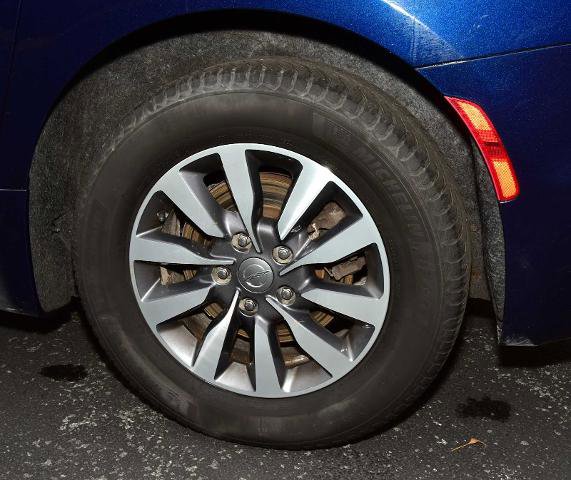 Used 2020 Chrysler Pacifica Touring-L image 11