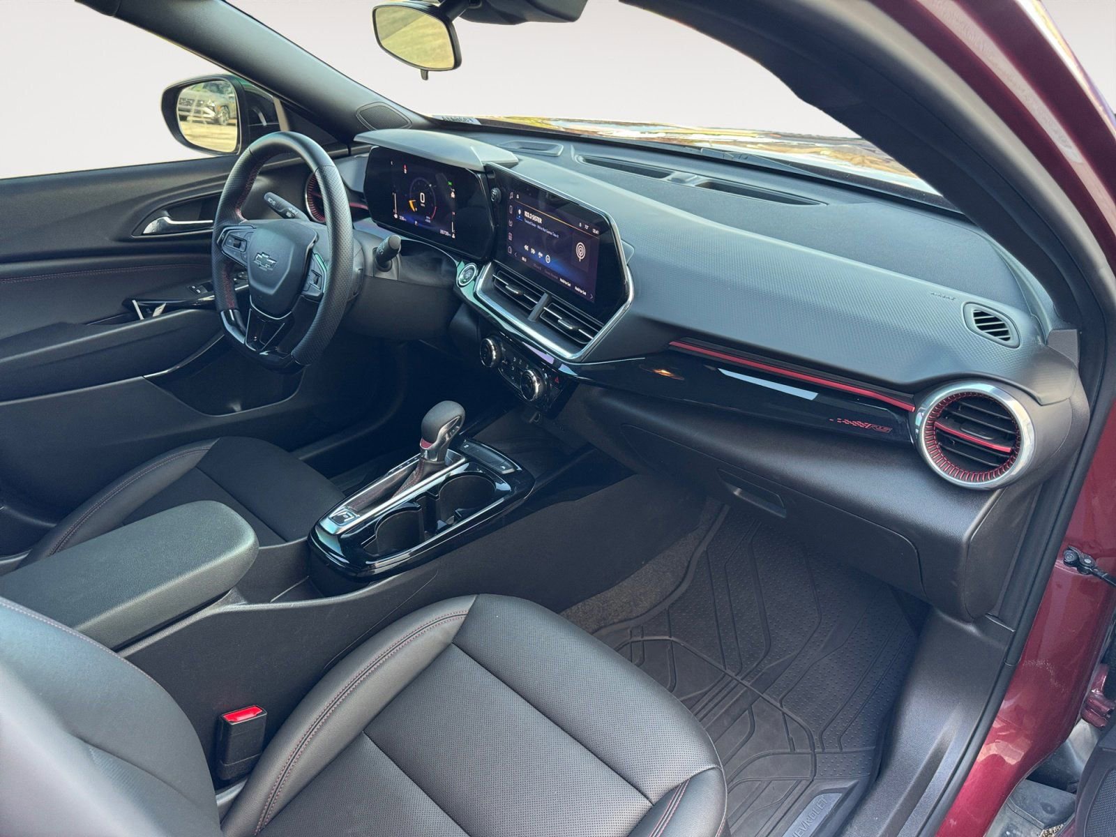 Used 2024 Chevrolet Trax RS w/ Sunroof Package image 15