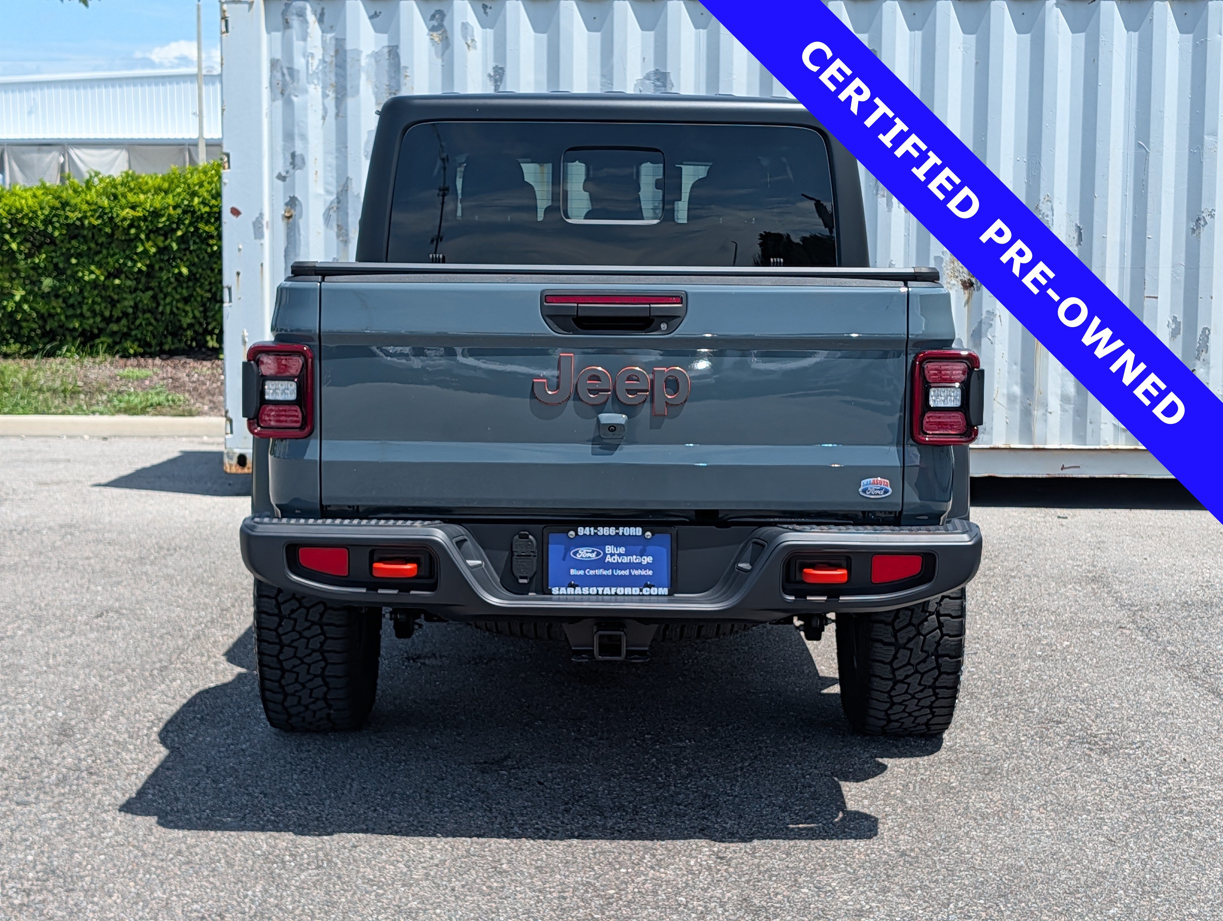 Used 2025 Jeep Gladiator Mojave w/ Convenience Group AWD/4WD image 6
