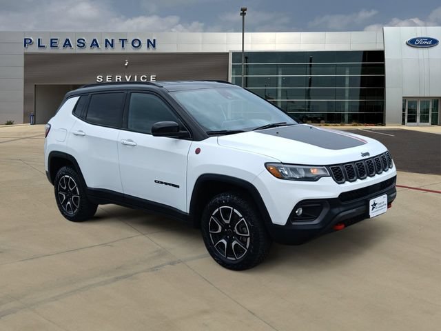 Used 2025 Jeep Compass Trailhawk AWD/4WD image 7