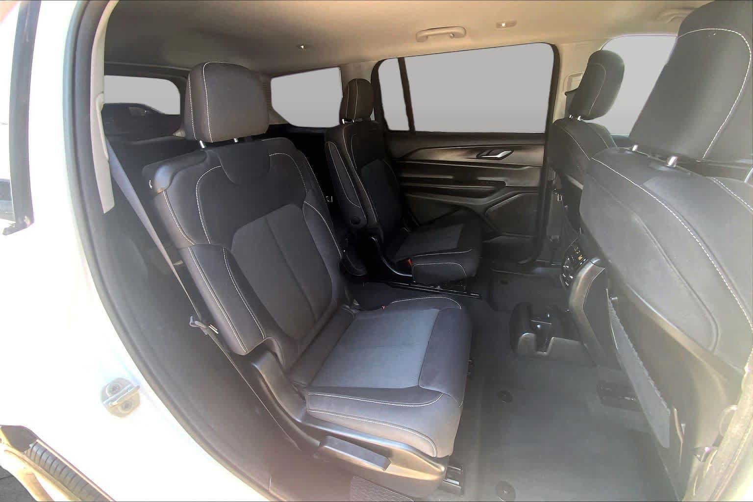 Used 2023 Jeep Grand Cherokee L Laredo RWD image 20
