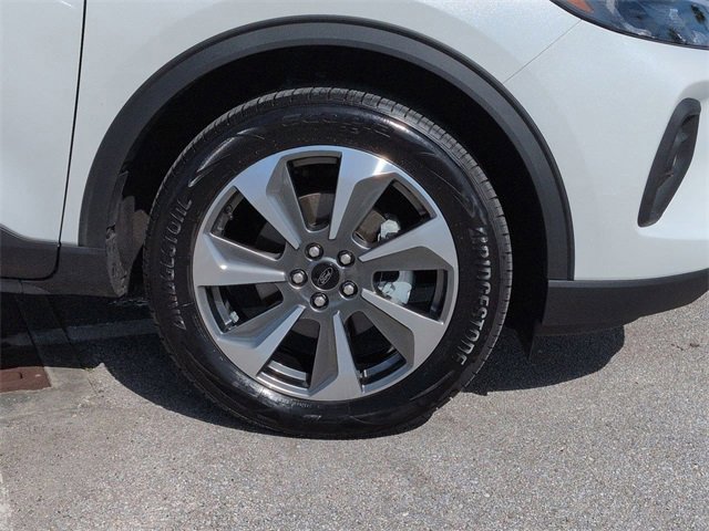 Certified 2025 Ford Escape Platinum w/ Premium Technology Package image 11