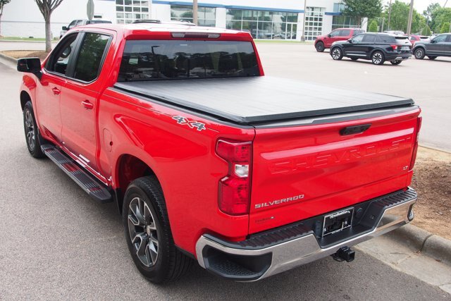 Used 2023 Chevrolet Silverado 1500 LT AWD/4WD image 5