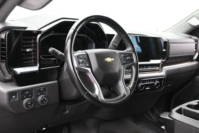 Used 2025 Chevrolet Silverado 1500 LT AWD/4WD image 17