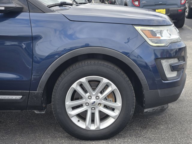 Certified 2017 Ford Explorer XLT image 7