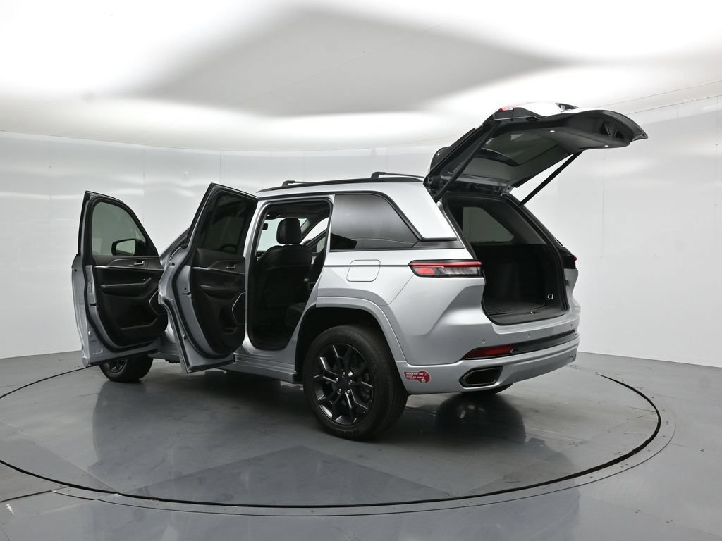 Used 2023 Jeep Grand Cherokee 30th Anniversary AWD/4WD image 35