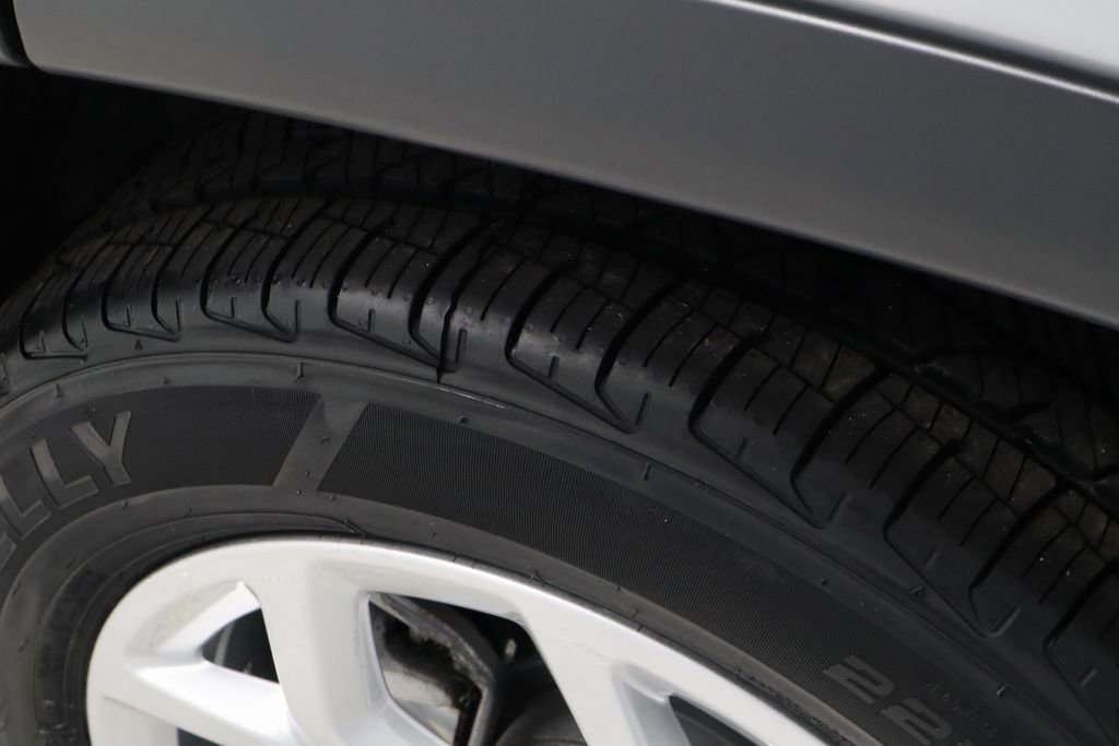 Used 2025 Jeep Compass Latitude image 18