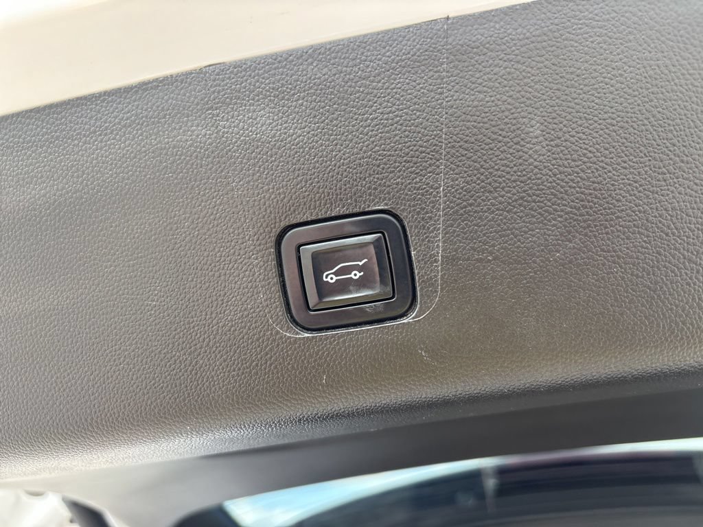Used 2023 Chevrolet Traverse High Country FWD image 33